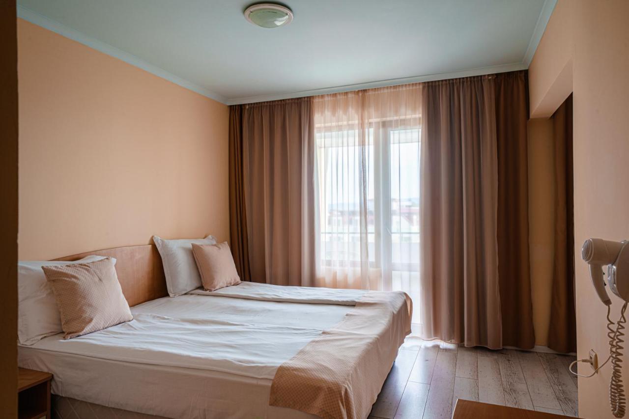 Perla Plaza Hotel Primorsko Esterno foto