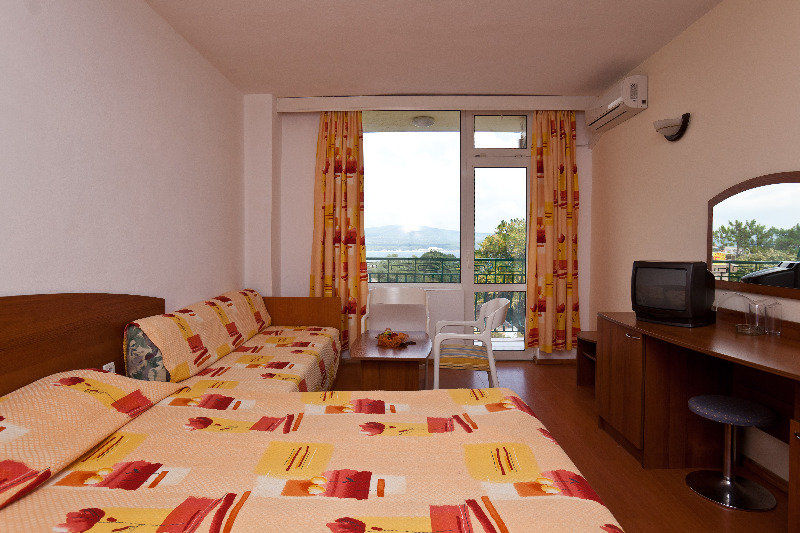 Perla Plaza Hotel Primorsko Esterno foto