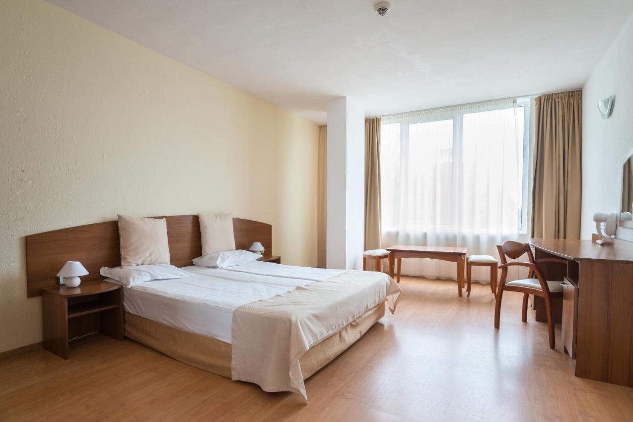 Perla Plaza Hotel Primorsko Esterno foto