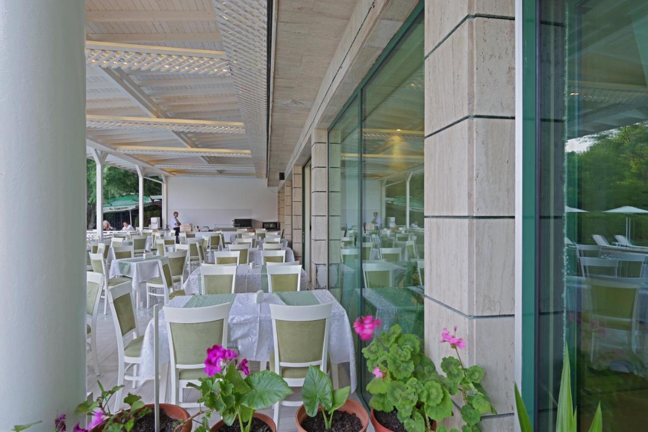 Perla Plaza Hotel Primorsko Esterno foto